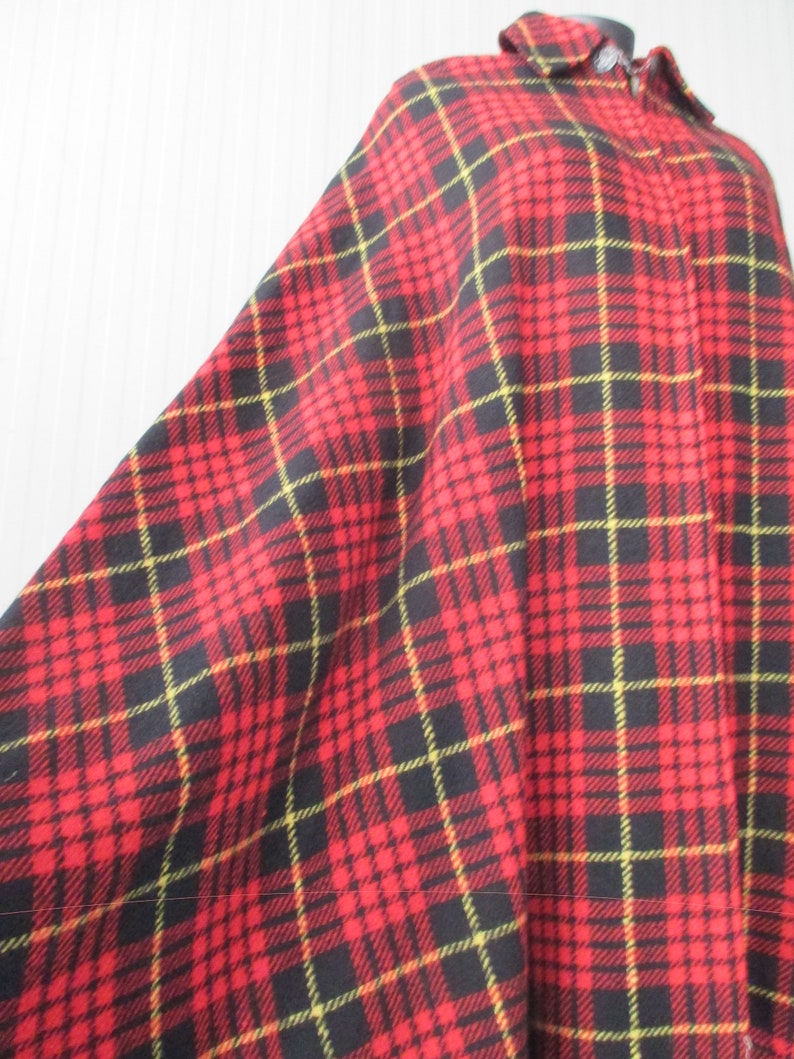 60s red plaid cape/Cloak/Tartan/Pointed collar/Metal edelwiess | Etsy