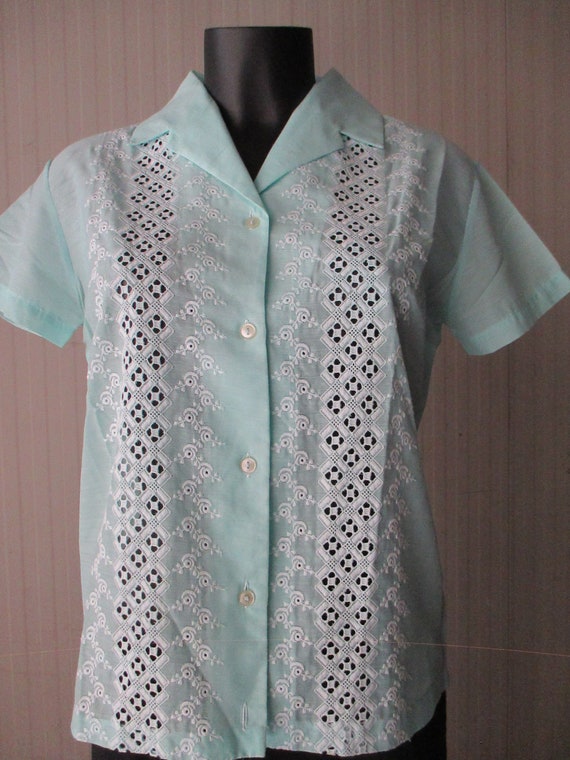 Vtg 50s mint green shirt/Front embroidery/Short s… - image 2