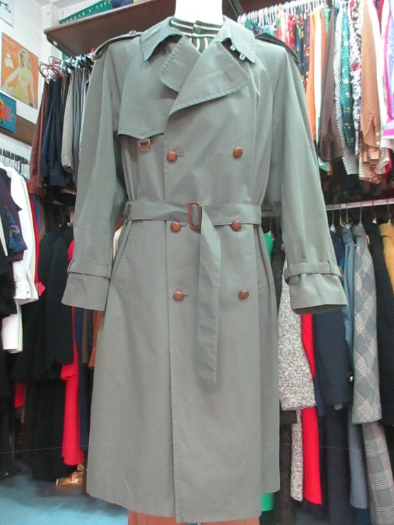 Vtg 70s sage green trenchcoat/Made in Italy by "NI