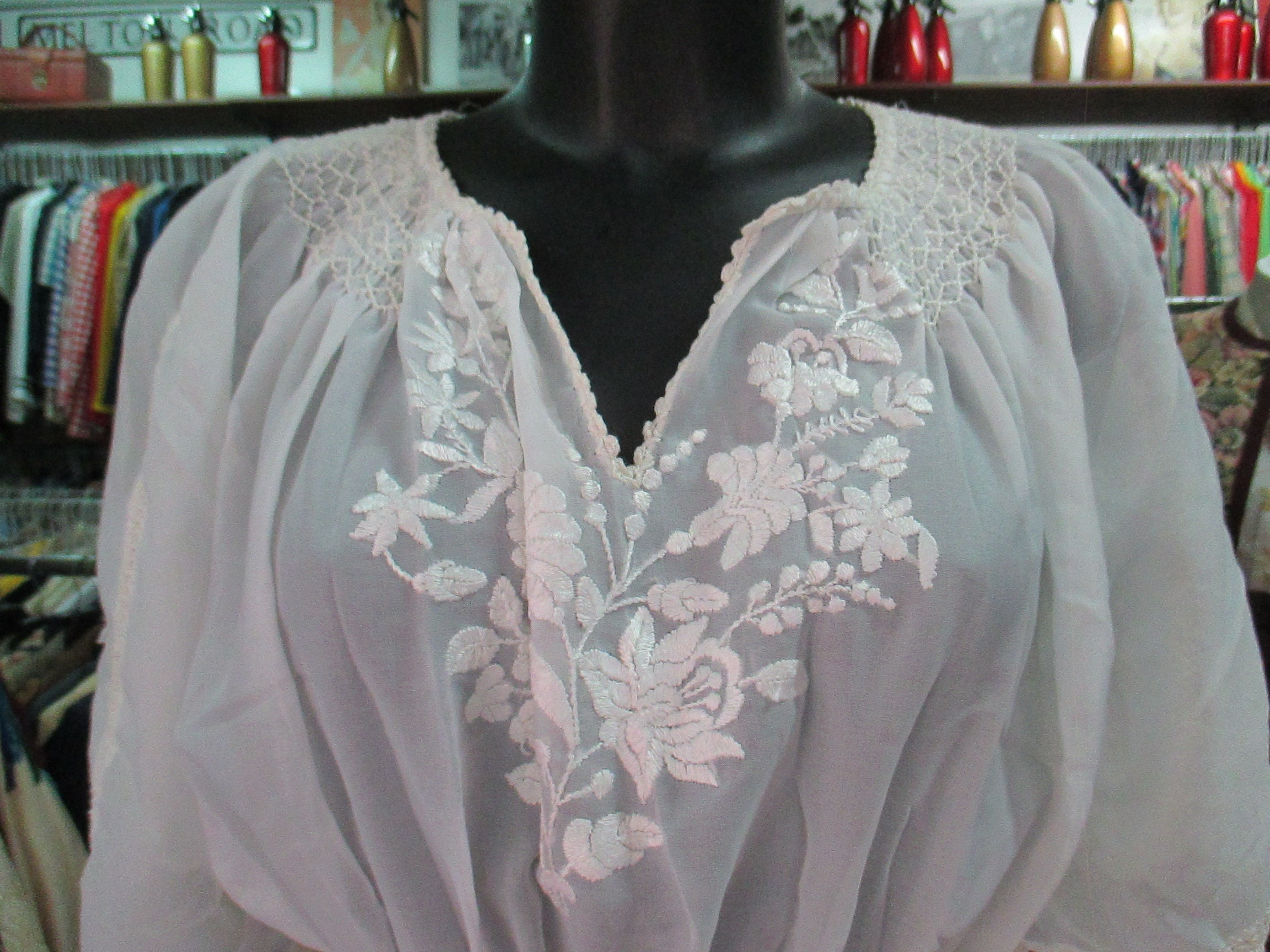 70s Romanian White Sheer dress/Vtg Ethnic dress/Embroidery/Smocking waistband/Cape sleeves/Sz.S/Abito rumeno Anni 70/Ricami E NIDO d'ape/S, image size:2304x1728