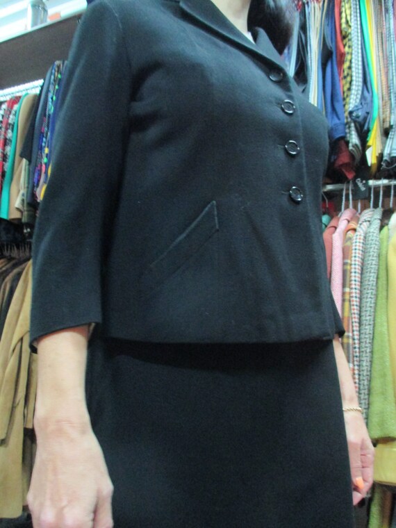 Vtg 50s black wool skirt suit/Made in Italy/Heute… - image 2