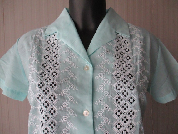 Vtg 50s mint green shirt/Front embroidery/Short s… - image 1
