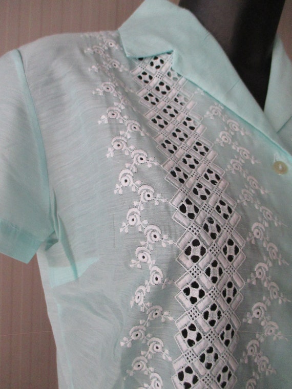 Vtg 50s mint green shirt/Front embroidery/Short s… - image 3