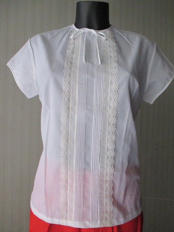 Vtg 50s white blouse/Round collar/Front lace/Back… - image 2