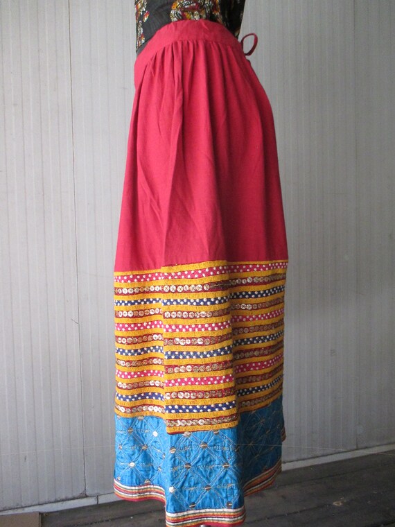 Vtg 70s Rajasthan red cotton skirt/Hand embroider… - image 3