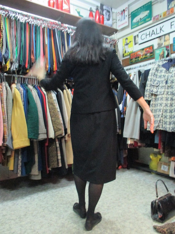 Vtg 50s black wool skirt suit/Made in Italy/Heute… - image 4