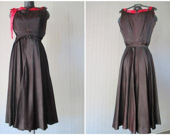 Tailored 50s black satin rockabilly dress/ Red polka dots/Belt/Boat collar/Size 4-6 US/Abito rockabilly anni 50.Raso nero a pois rossi.Tg.42
