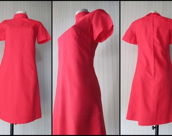 1960s red flared dress/Mandarin collar//A-Line style/Lining/No label/Size 6-8 US/Vestito rosso anni 60. Collo alla coreana. Svasato.Tg 42-44