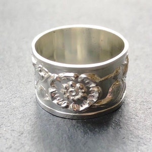Flower ring, botanical patterned wide statement band, unique wedding band, floral nature jewellery, gift for her image 1