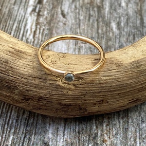 Bague minimaliste en pierres précieuses aigue-marine, superposition, or 14 carats, pierre de naissance de mars