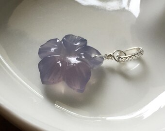 Pale Violet Onyx Gemstone flower pendant