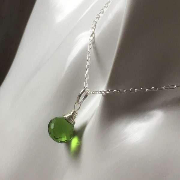 Fern green quartz gemstone pendant,gemstone solitaire jewellery,dainty gemstone drop,gift for her,dainty gemstone jewellery,silver necklace
