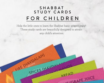 Könnte beinhalten: Bunte Shabbat-Lernkarten für Kinder. Jede Karte zeigt einen anderen Segen, wie "Feuer" und "Schabbat-Kerzen", mit Illustrationen und hebräischen Texten. Die Karten sollen Kindern helfen, grundlegende Gebete zu lernen.