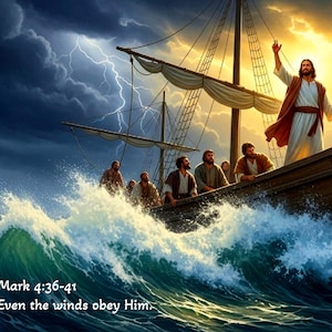 Pode incluir: Pintura digital de um barco de madeira em um mar tempestuoso com grandes ondas. Uma figura em vestes brancas e vermelhas está no barco, levantando uma mão. Outras figuras estão no barco. Raios no céu. Texto: Marcos 4:36-41, Até os ventos lhe obedecem.