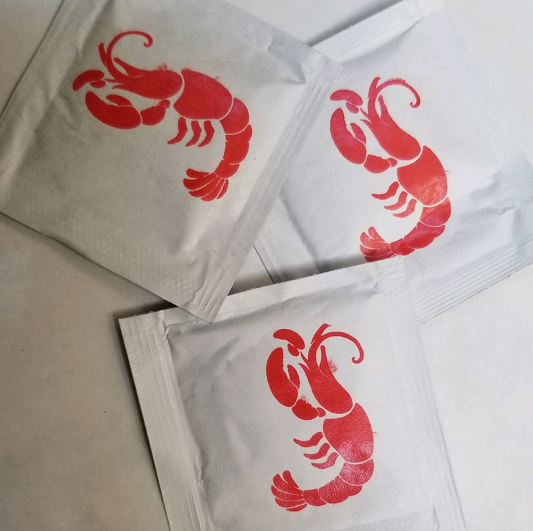 Lobster Bibs Crab Bibs Seafood Boil Party Supplies 200 Bibs 200 Wipes 200  Gloves