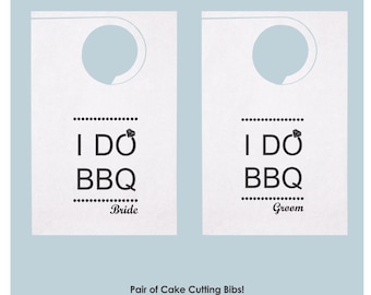 Baberos para cortar el pastel. Un par de baberos "I DO BBQ" para novios. Mantén a la feliz pareja limpia. Baberos IDoBBQ para cortar el pastel. Ideales para bodas desordenadas.