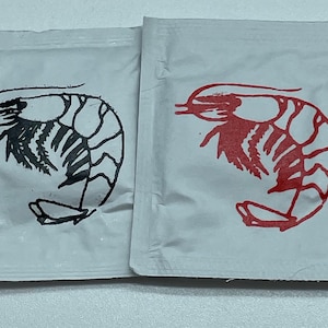 Toallitas húmedas para camarones, ¡para hervir camarones! Diseño de camarones impreso en un lado del paquete de toallitas húmedas para hervir camarones, cenas y eventos. Mínimo 25 toallitas.