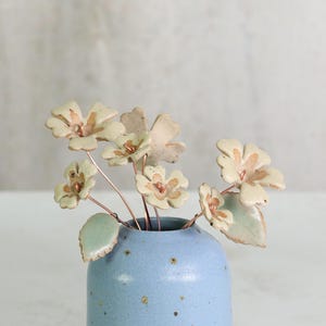デルフトホワイトチューリップ花瓶 – 17 cm – オランダの伝統的な陶芸