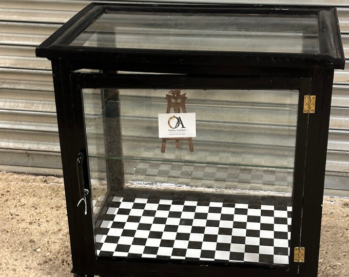 Superb Vintage Glass Cased Single Shelf Display Cabinet With Chequered Base