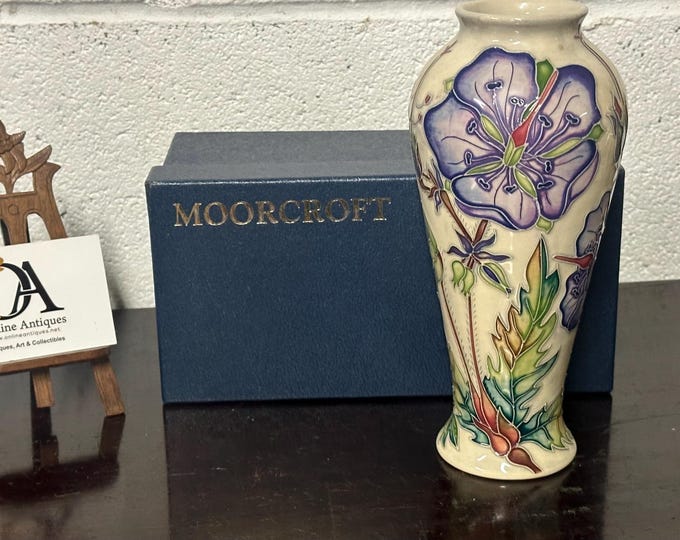 Beautiful 2001 Moorcroft Meadow Cranesbill Base Designed By Alicia Amison with Box