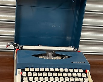 The Vintage 1971 Imperial Silver-Seiko 220 Japanese Manufactured Typewriter