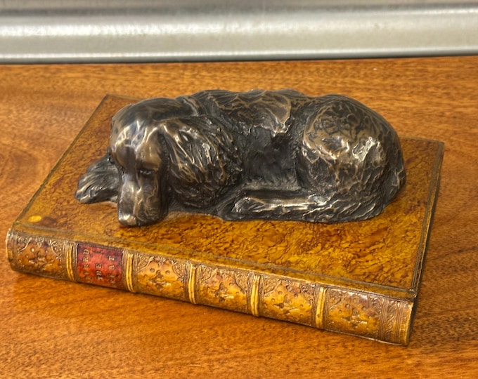 Gorgeous Vintage Sleeping Spaniel on Alfred The Great Book Paperweight