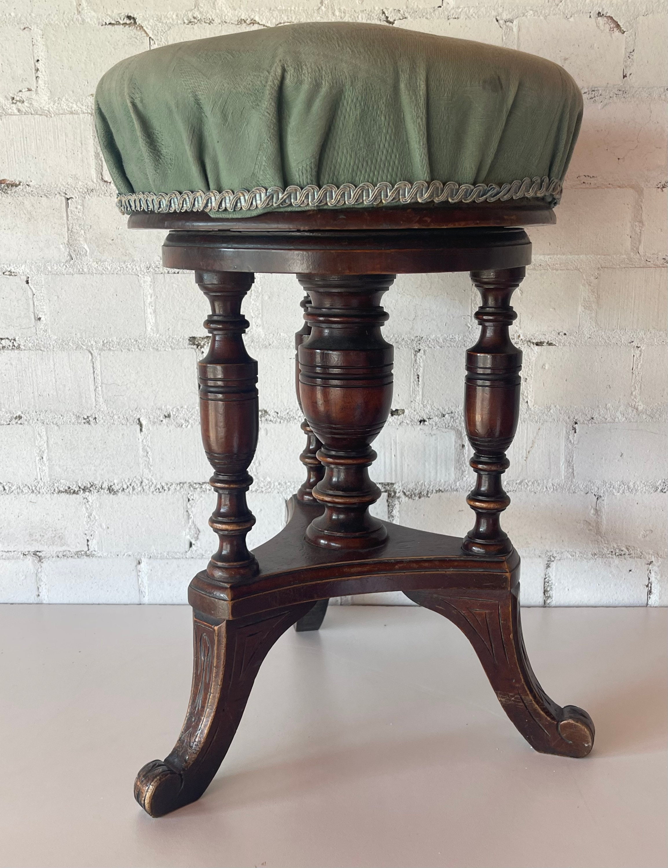 Lovely Antique Victorian Piano Stool With Beautiful Turned
