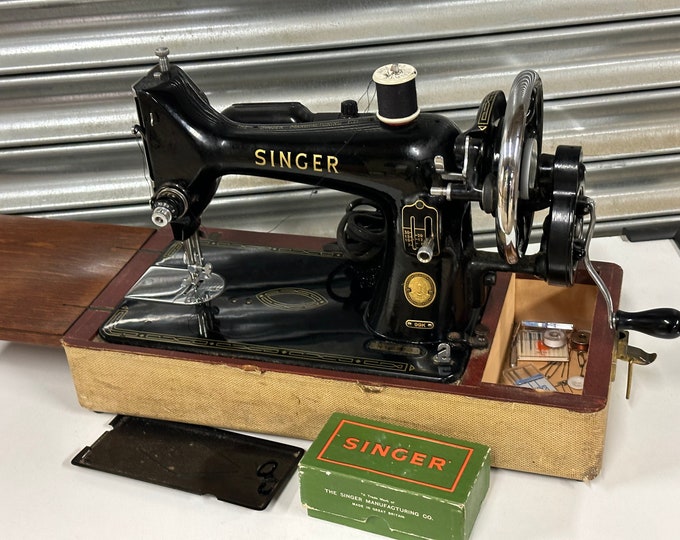 Lovely Vintage 1958 Singer 99K Electric Sewing Machine With Extras