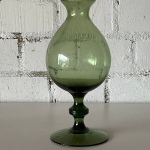 Beautiful 19th Century Victorian Green Glass Vase