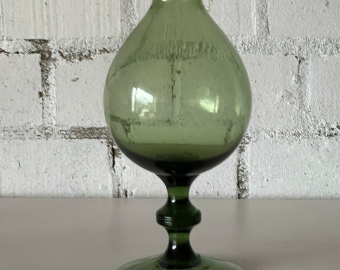 Beautiful 19th Century Victorian Green Glass Vase