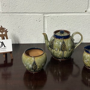 Beautiful Royal Doulton Lambeth Trio Tea Set Design 2453