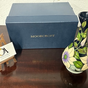 Stunning Stylish Moorcroft Vase ‘Sophie Christina’ Pattern By Sian Leeper 2001.