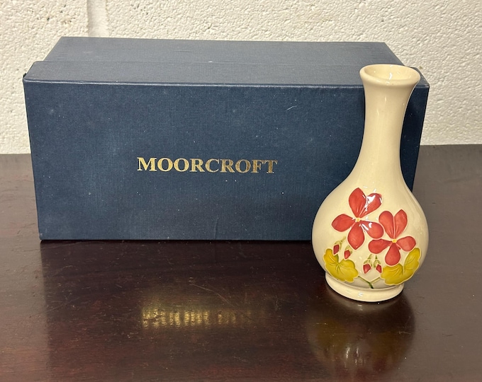 Beautiful Vintage Moorcroft Floral Geranium Pink Flower Vase With Box