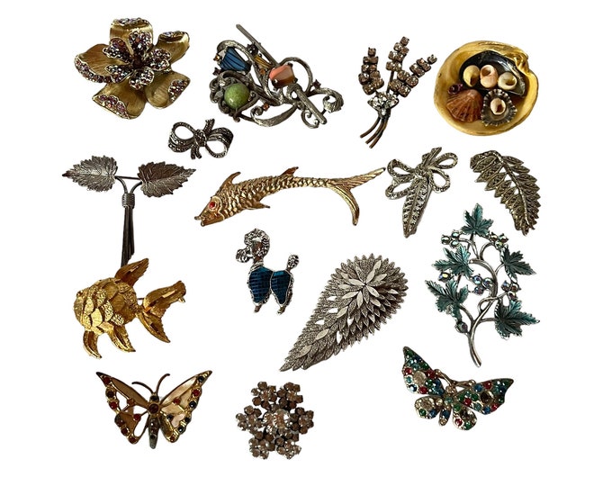 16 Vintage Decorative Costume Jewellery / Brooches