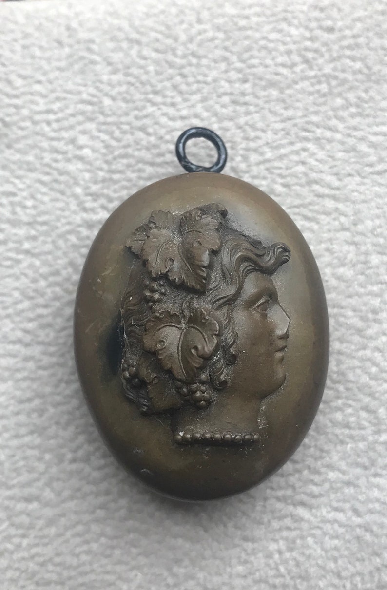 19th Century Victorian Whitby Jet Mourning Locket with Loved One/'s Hair