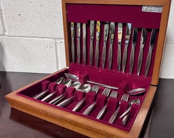 Vintage Community Flexfit Silver Plate 44 Piece Cutlery Set In A Fitted Teak Box