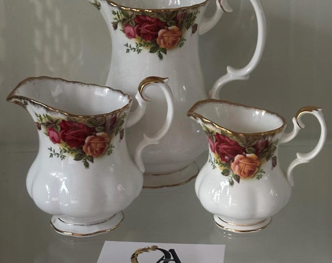 Vintage Royal Albert Old Country Roses Graduating In Size Porcelain Jugs