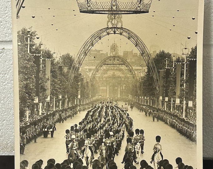 Rare Original Large Press Photo (Fox Photos) of The Queen Trooping the Colour 1953.