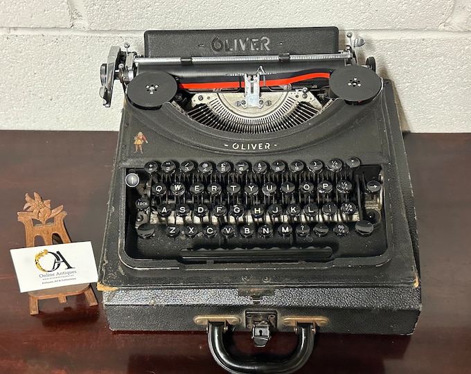 Vintage Circa 1950’s Oliver Portable Typewriter With Case