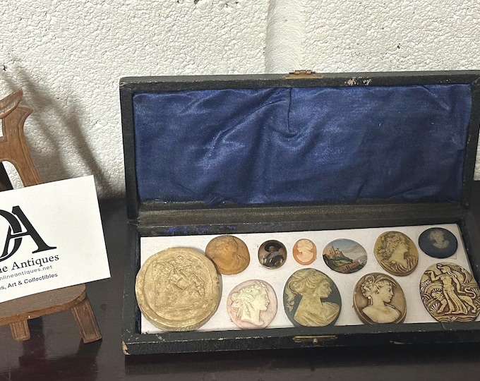 Selection Of 11 Vintage Cameo Style Plaques In A Box