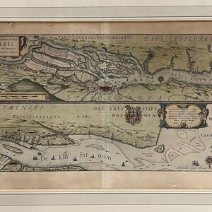 Może przedstawiać: Antyczna mapa okolic Bremy w Niemczech, z tekstem "Das Ertz Stift Bremen" i "De Elff Stroom". Mapa jest wydrukowana na papierze i ma jasnobrązowy kolor.