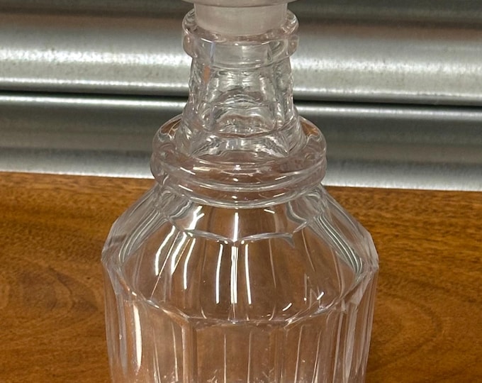 Vintage Cut Glass Decanter with Stopper – Faceted Crystal Style , Elegant Barware