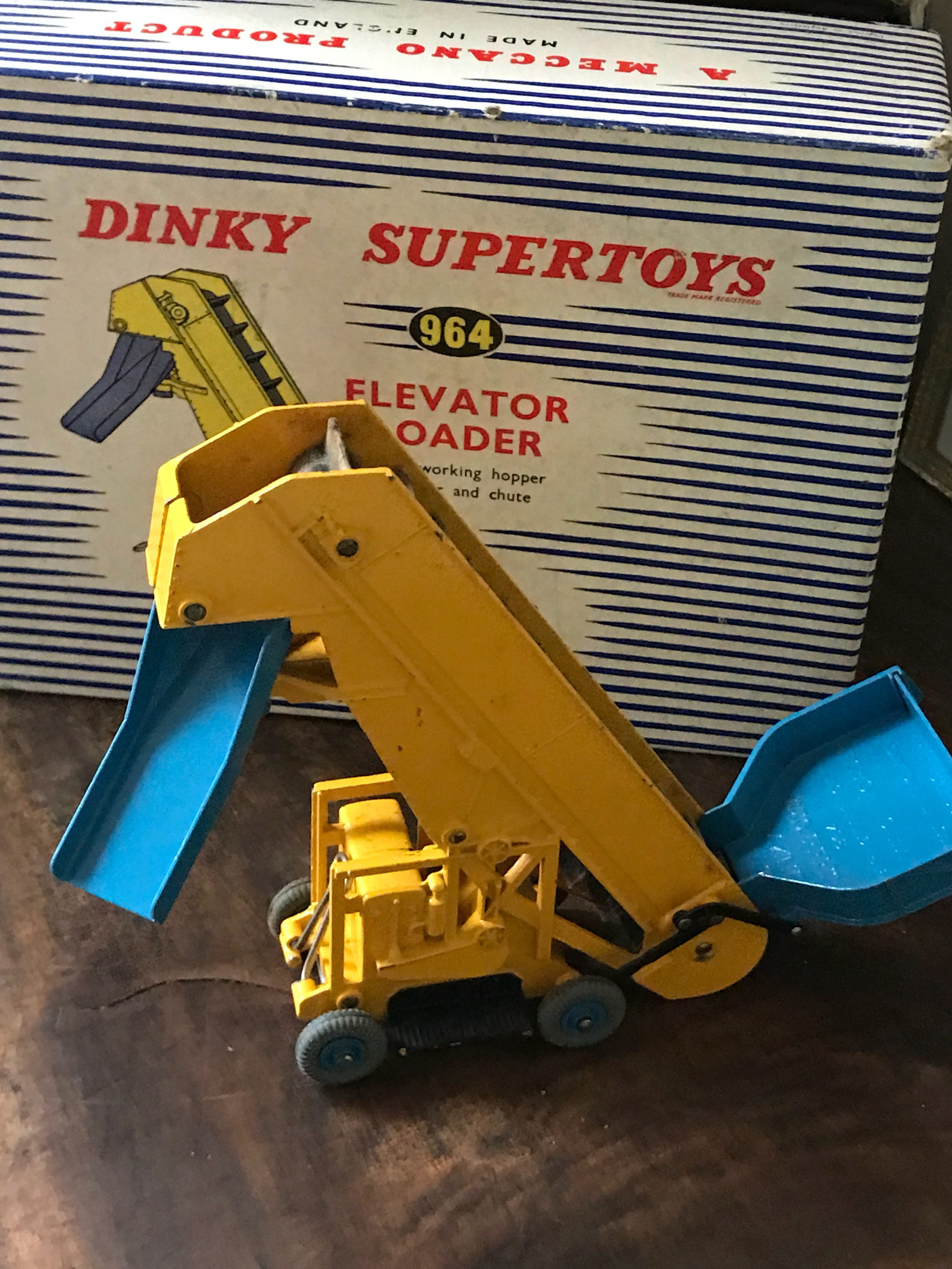 Dinky Toys GB N°964 Elevator Loader - Excavateur Jaune échelle 1:43 - Peu Joué