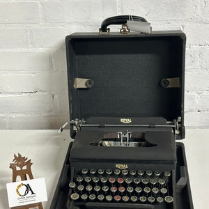 Original Vintage c1930’s Portable Royal Schreibmaschine