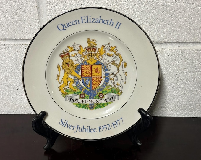Wood & Sons Queen Elizabeth II Silver Jubilee 1952-1977 Plate