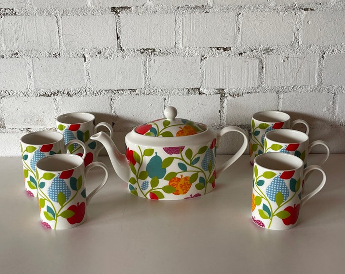 Brand New but discontinued Whittard of Chelsea Tea Pot And Mugs ‘Apple Tree’ Design