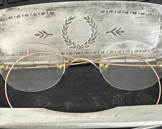 Early 1900’s Gold Rimless Spectacles With Aluminium Case