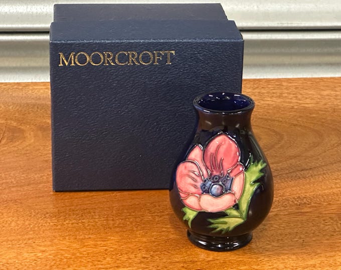 Small Moorcroft “Anemone” Pattern Vase – Limited Edition 34/94 – Philip Richardson with Presentation Box