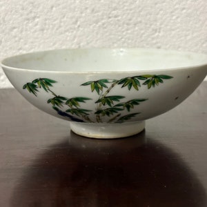 A Mid 19TH Century Chinese Tongzhi Hand Painted Porcelain Bowl