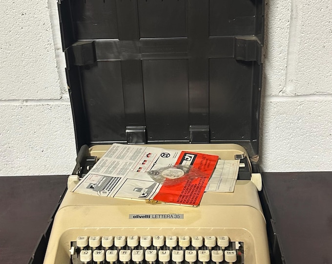 Superb Vintage Circa 1980 Olivetti LETTERA 35 With Original Case